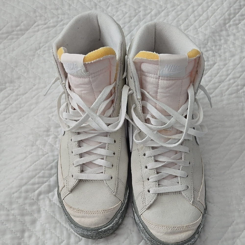 Nike MENS White and Yellow High-Top Sneakers